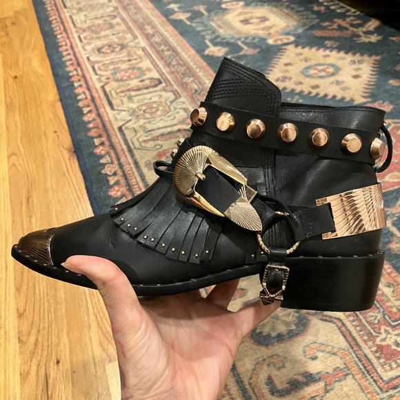 Ivy Kirzhner Black Rose Gold Studded Leather Boots Size 10 (fits like 9) - Picture 1 of 11